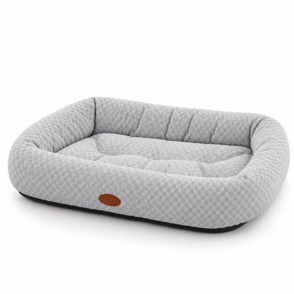 Lit rafraîchissant pour chat gris en vue trois quarts avec rebords rembourrés