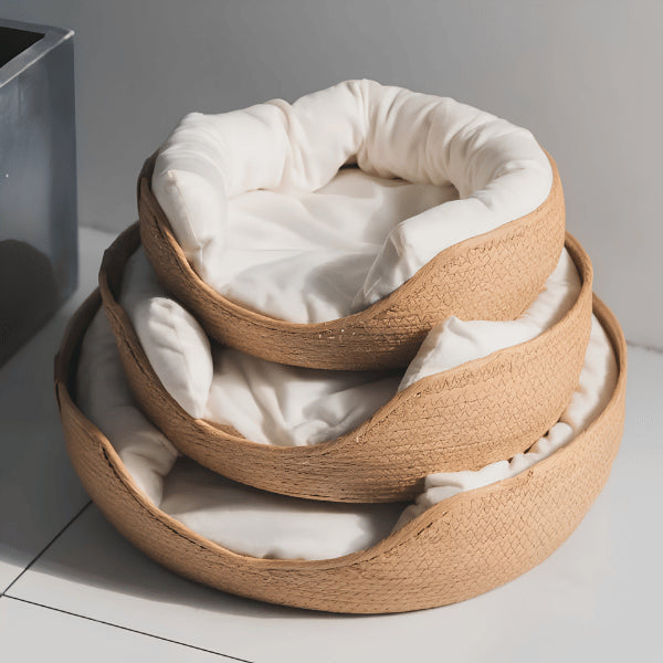 Panier tressé pour chat disponible en trois tailles pour différentes morphologies